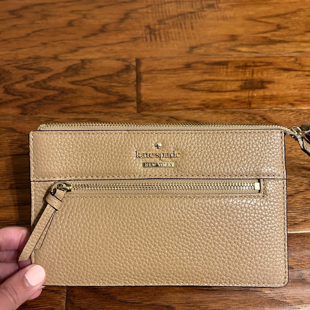 Kate Spade tan wristlet EUC